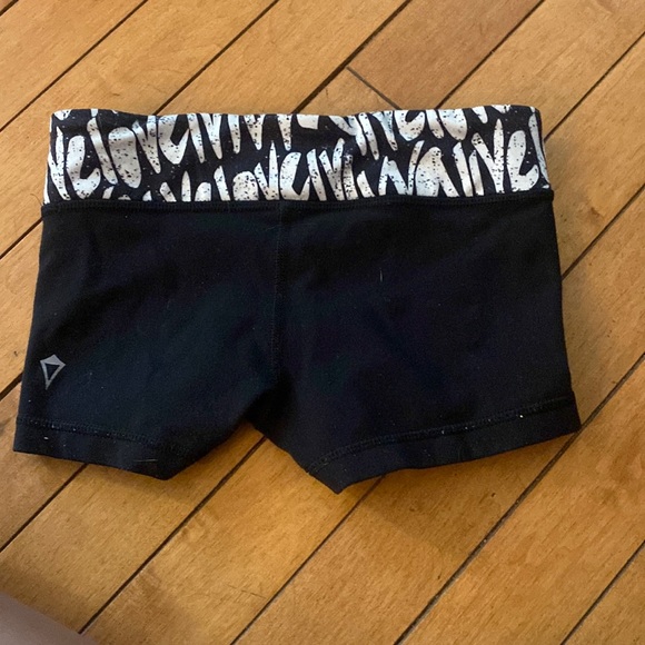 Reversible Ivivva girls athletic shorts - Picture 5 of 5
